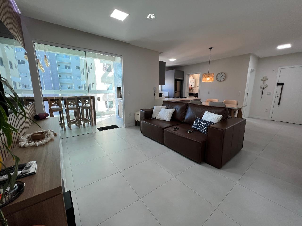 Apartamento à venda no Meia Praia: 