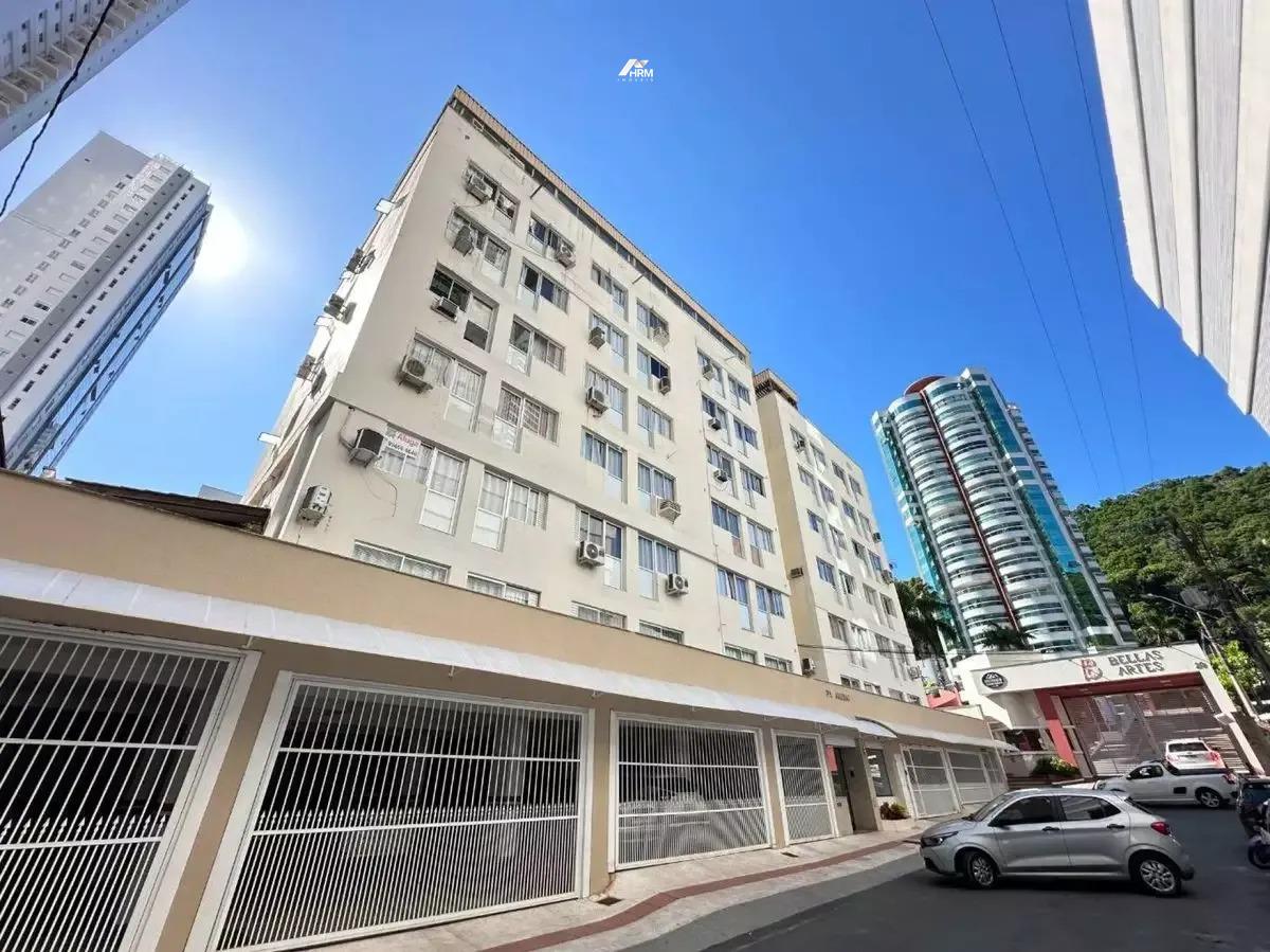 Apartamento à venda no Pioneiros: 