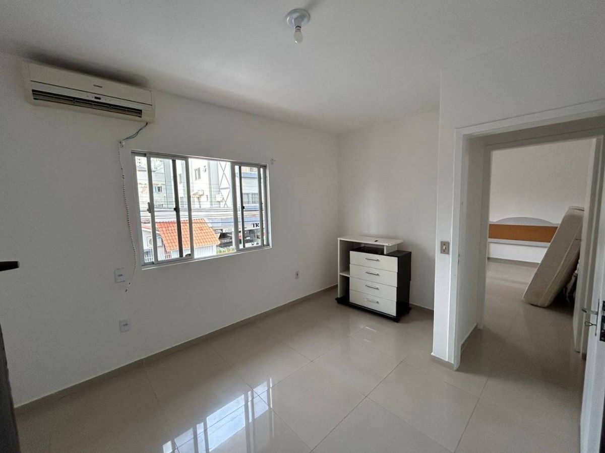 Casa à venda no Centro: 