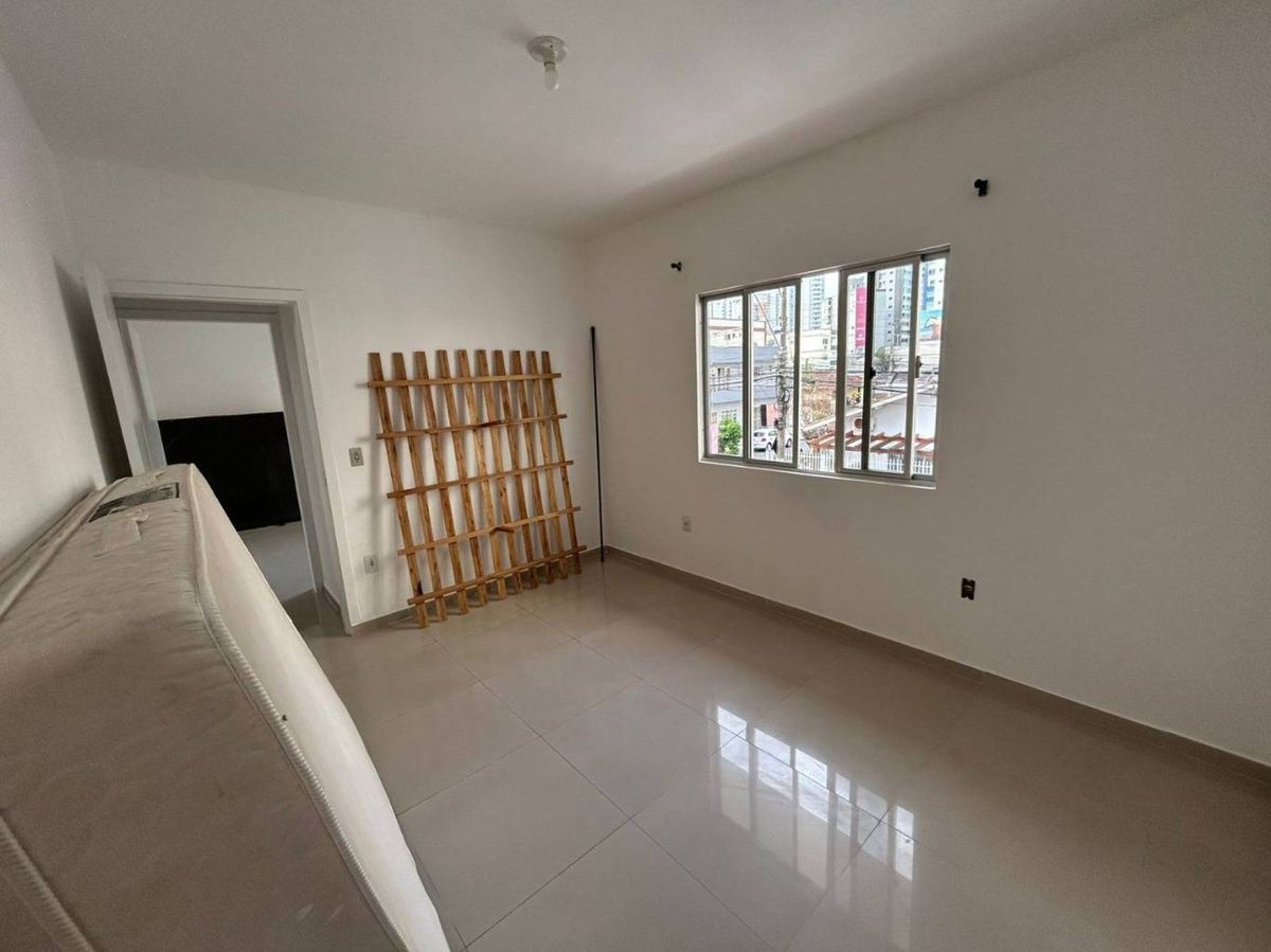 Casa à venda no Centro: 