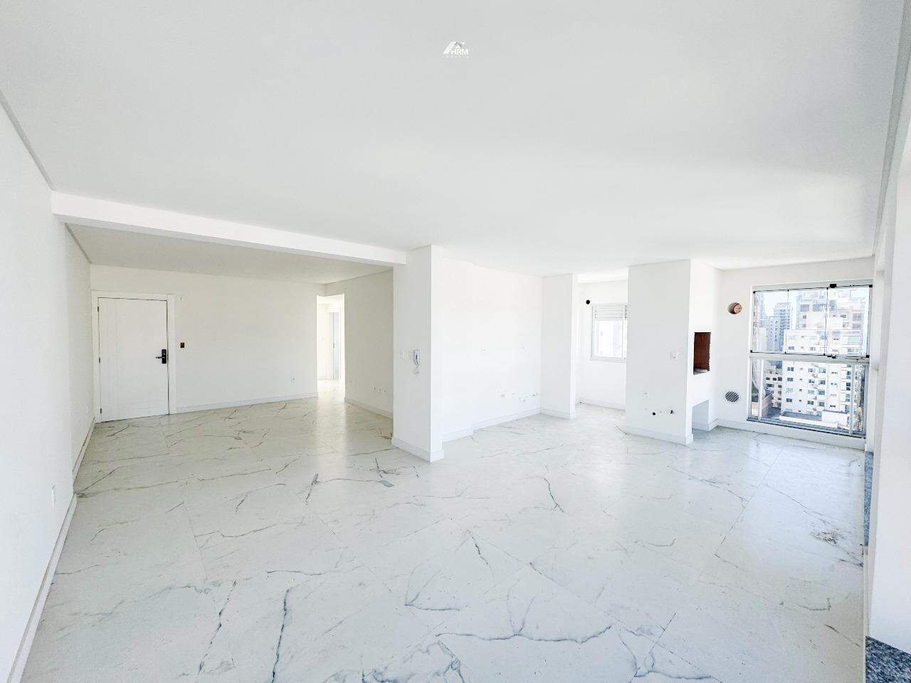 Apartamento à venda no Meia Praia: 