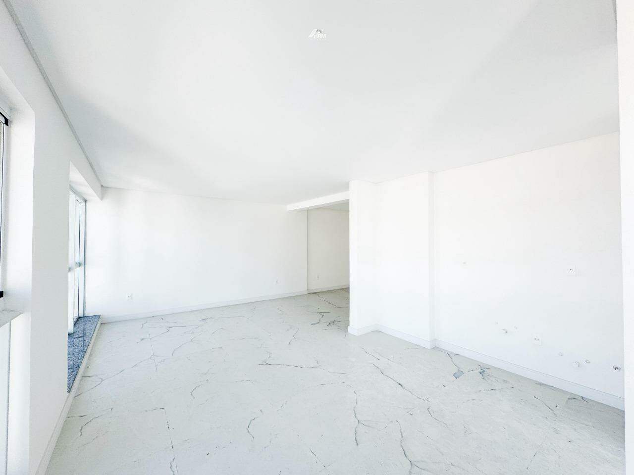 Apartamento à venda no Meia Praia: 