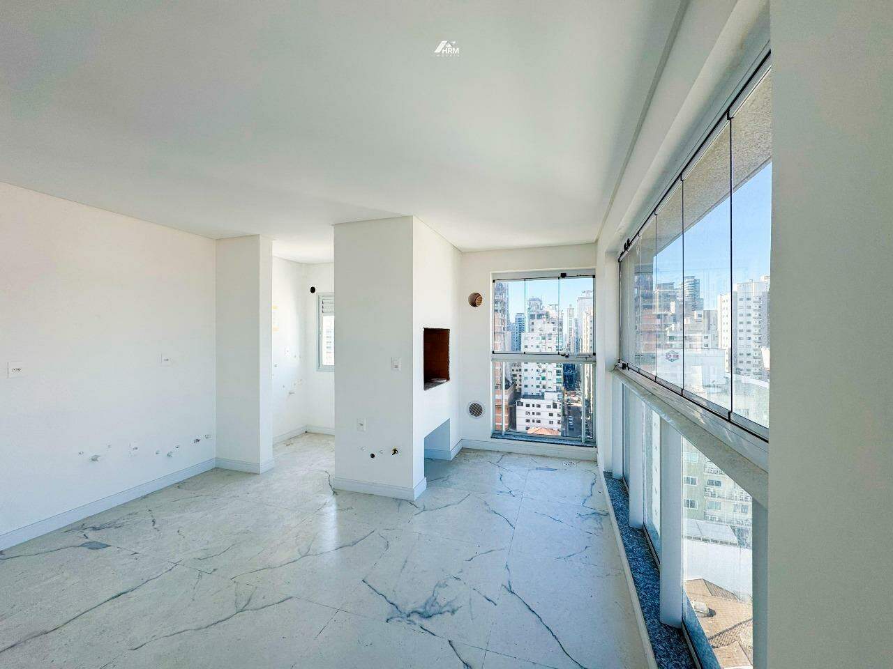 Apartamento à venda no Meia Praia: 