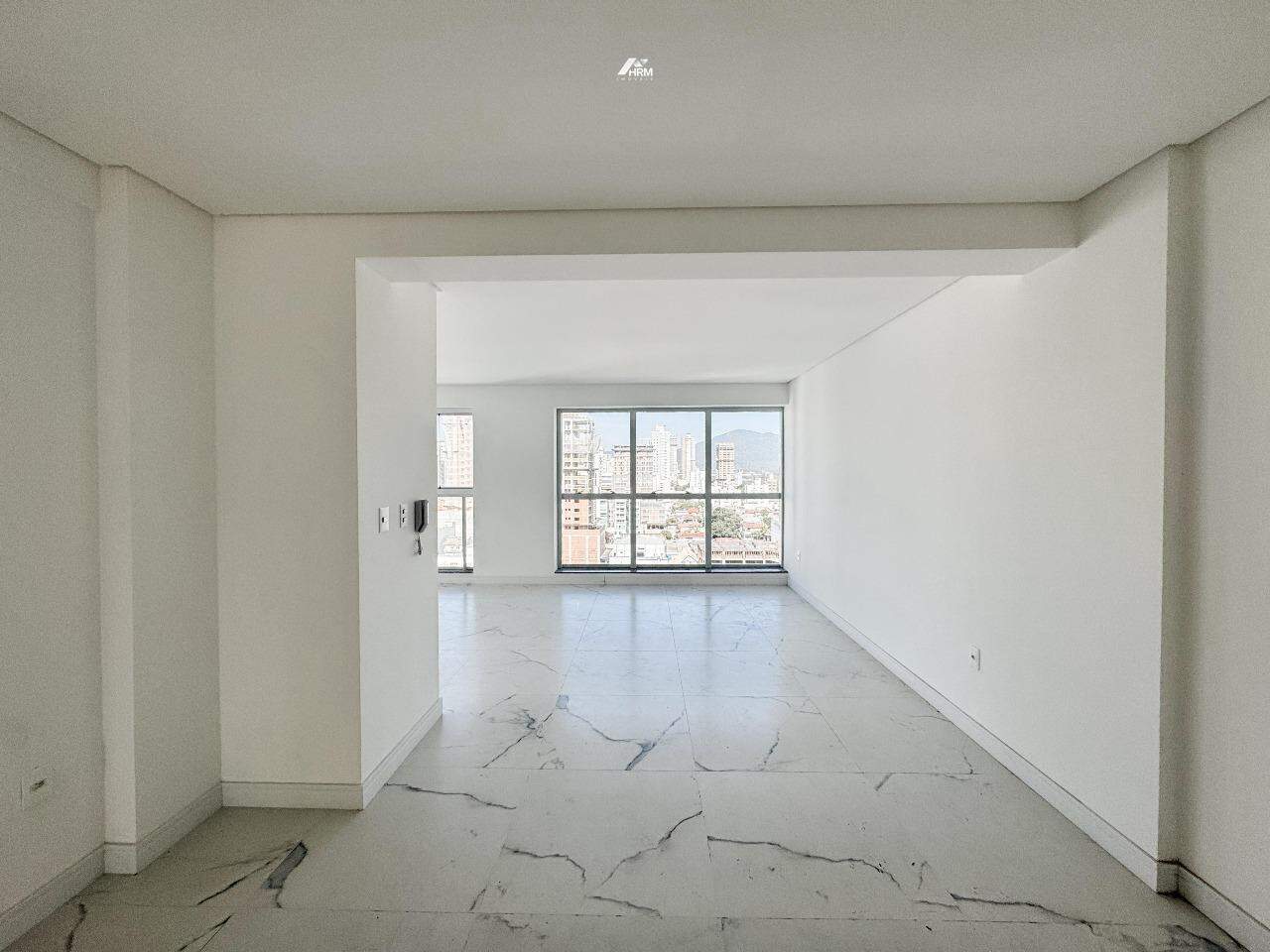 Apartamento à venda no Meia Praia: 