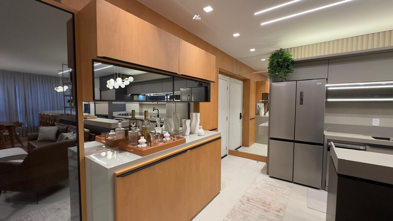 Apartamento à venda no Meia Praia: 