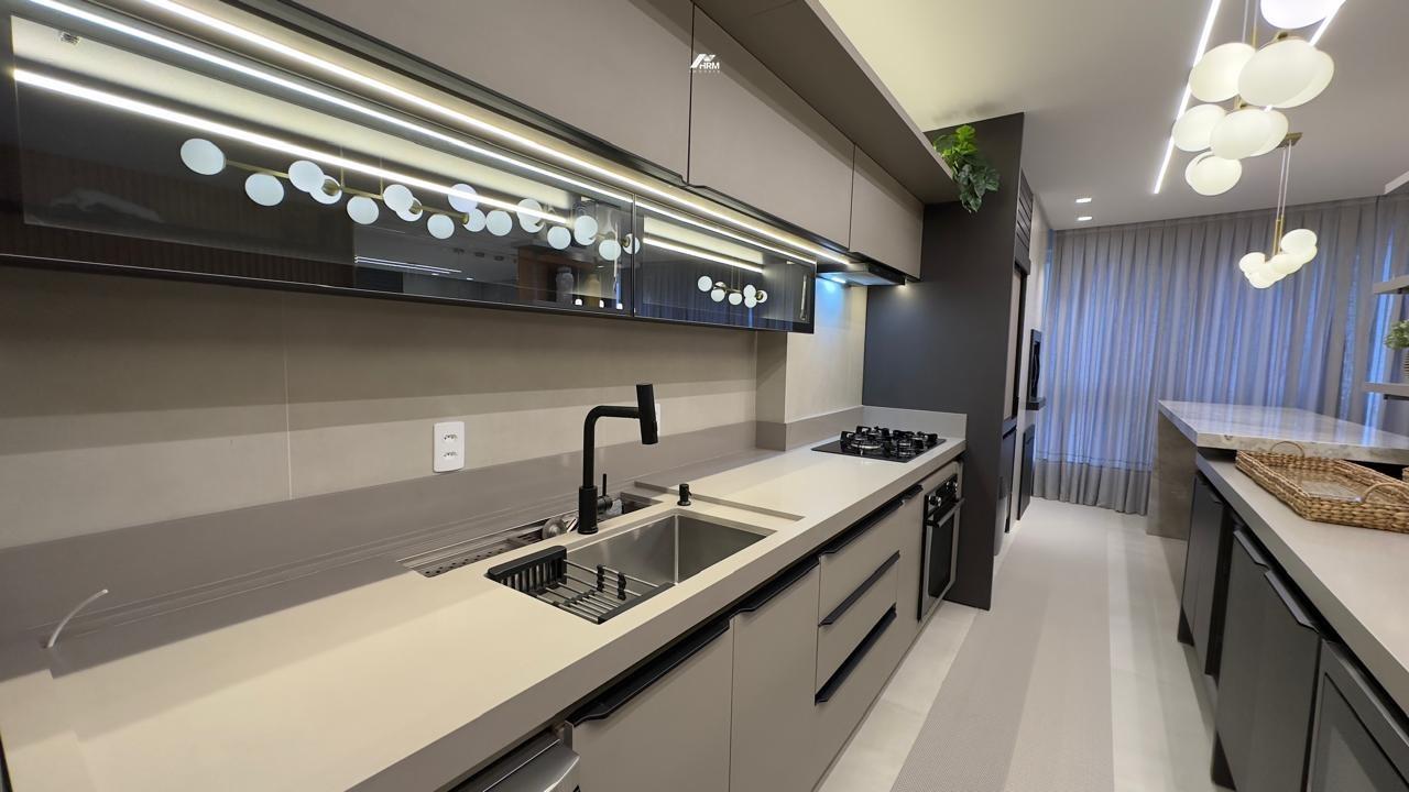 Apartamento à venda no Meia Praia: 