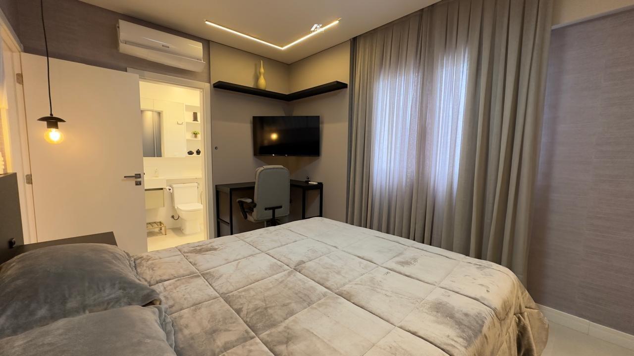 Apartamento à venda no Meia Praia: 