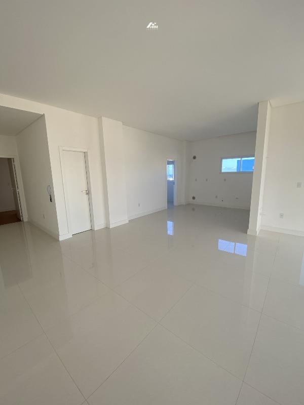 Apartamento à venda no Meia Praia: 