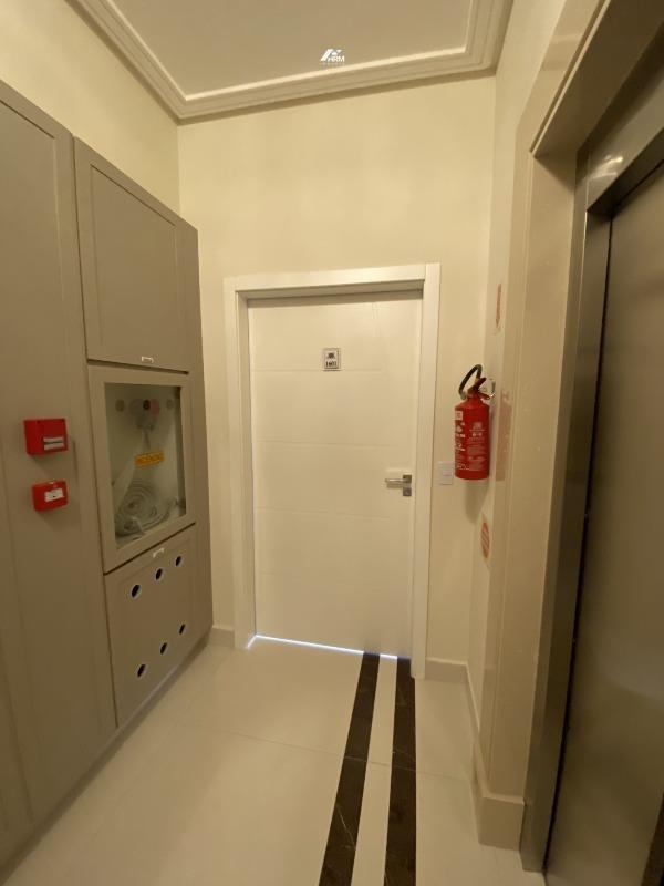 Apartamento à venda no Meia Praia: 