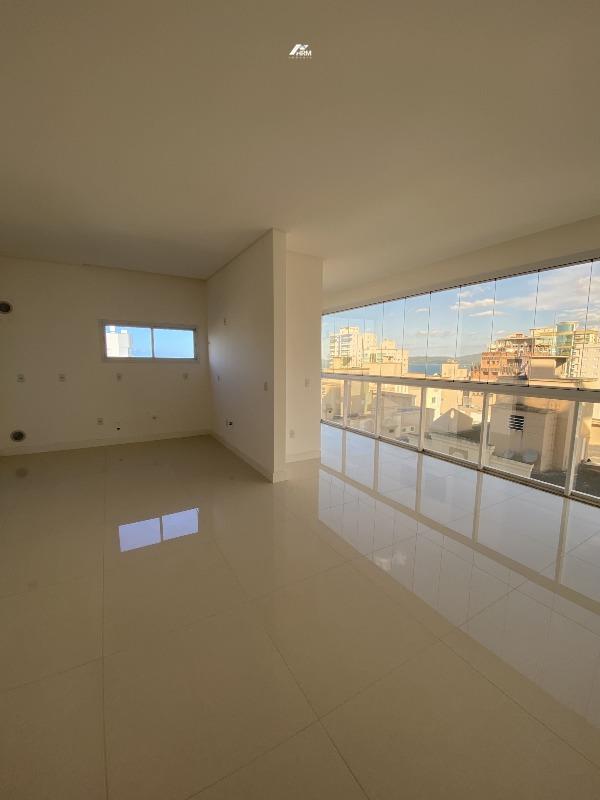 Apartamento à venda no Meia Praia: 