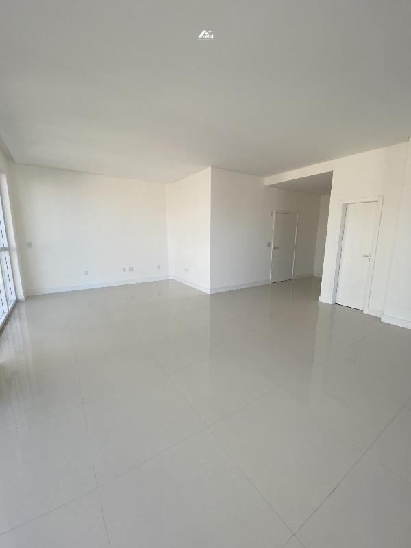 Apartamento à venda no Meia Praia: 