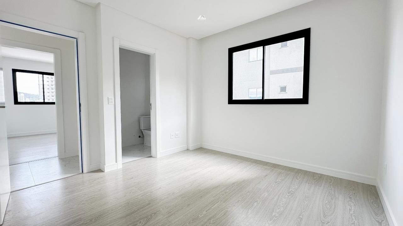 Apartamento à venda no Meia Praia: 