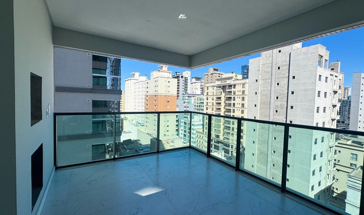 Apartamento à venda no Meia Praia: 