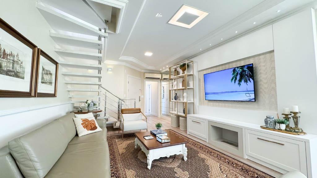 Cobertura à venda no Meia Praia: 