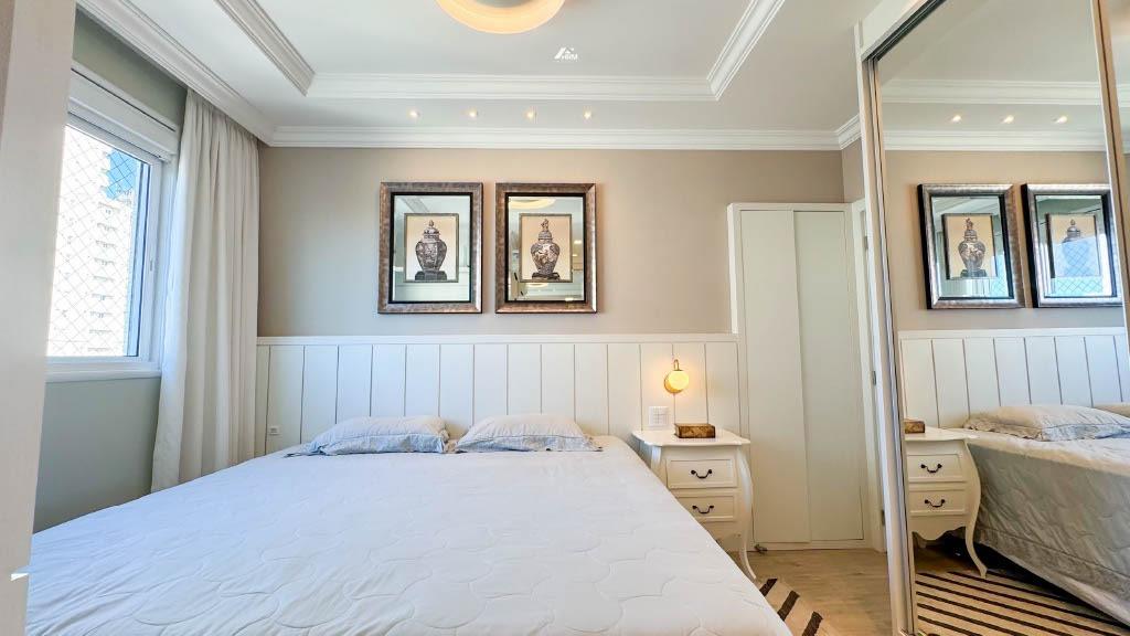 Cobertura à venda no Meia Praia: 