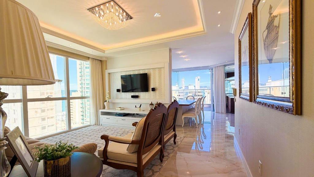 Cobertura à venda no Meia Praia: 