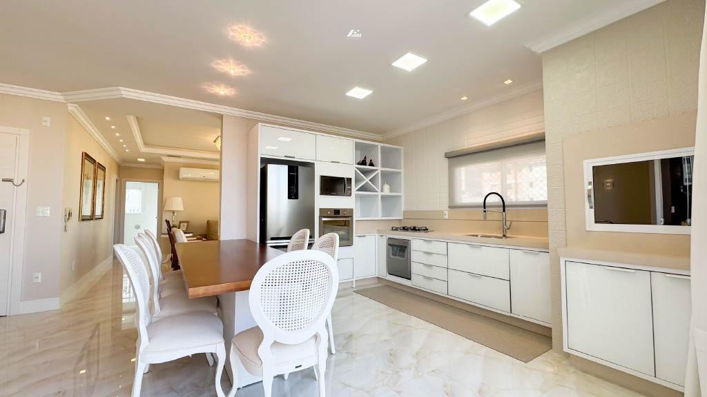 Cobertura à venda no Meia Praia: 