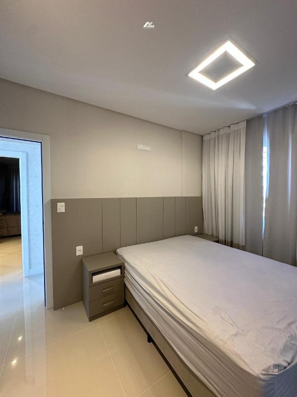 Apartamento à venda no Meia Praia: 