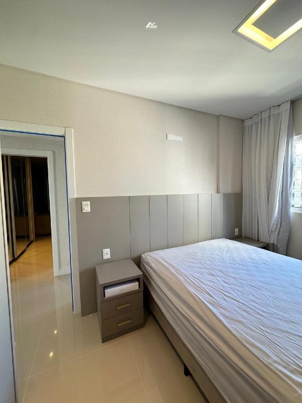 Apartamento à venda no Meia Praia: 