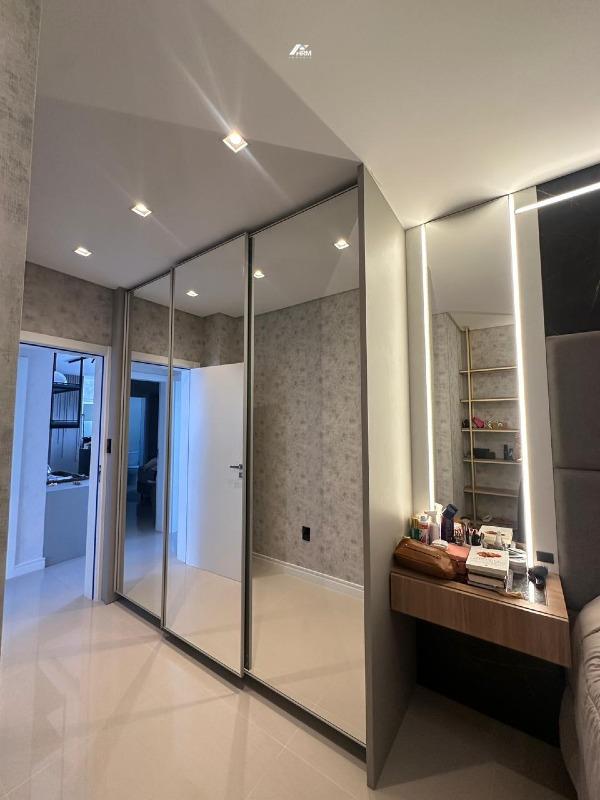 Apartamento à venda no Meia Praia: 