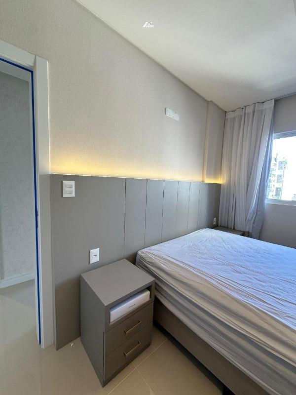 Apartamento à venda no Meia Praia: 