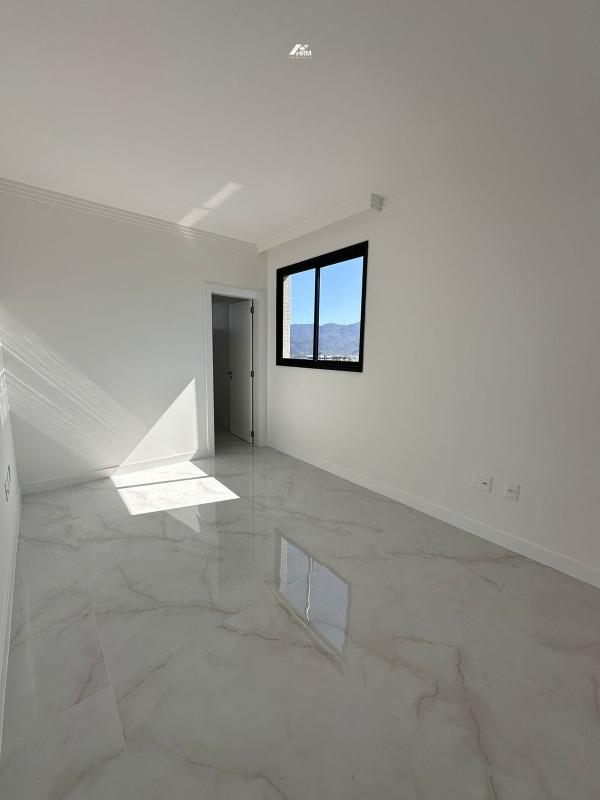 Apartamento à venda no Meia Praia: 