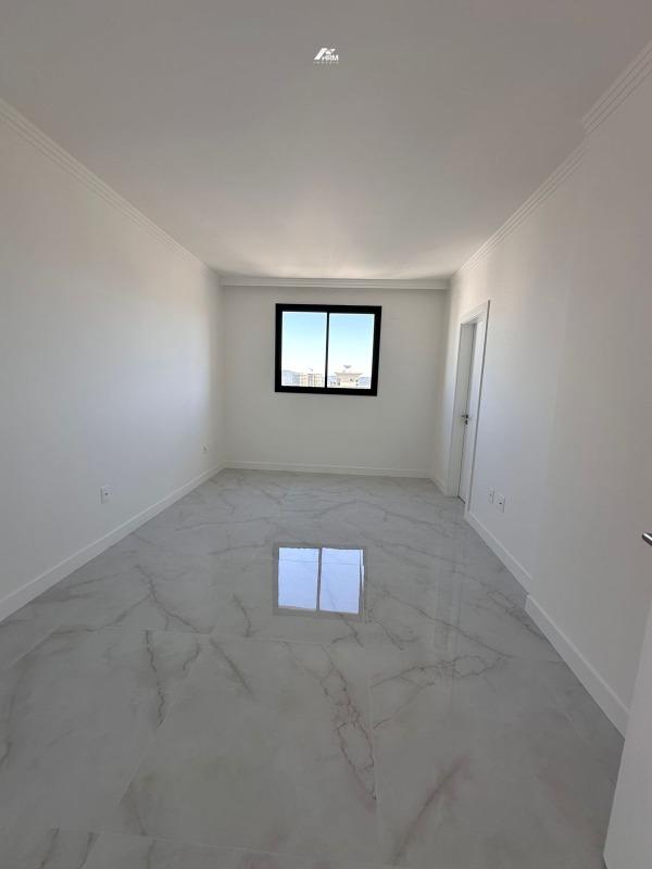 Apartamento à venda no Meia Praia: 