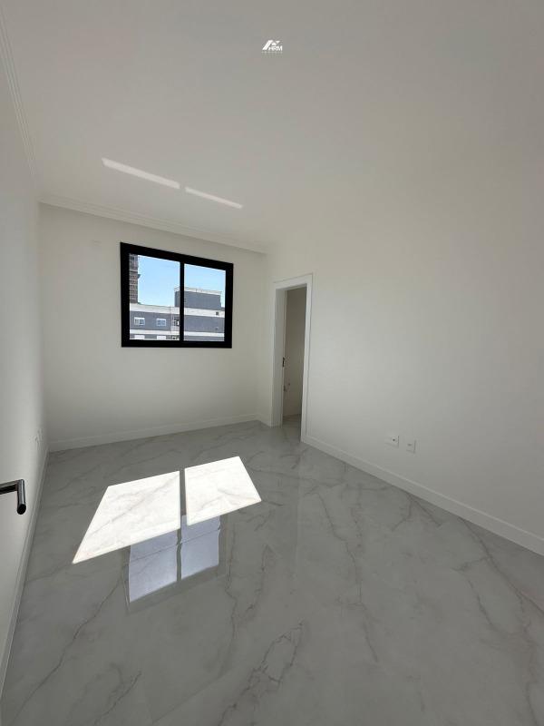 Apartamento à venda no Meia Praia: 