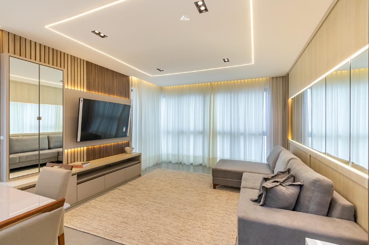 Apartamento à venda no Pioneiros: 