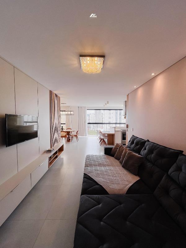 Apartamento à venda no Meia Praia: 