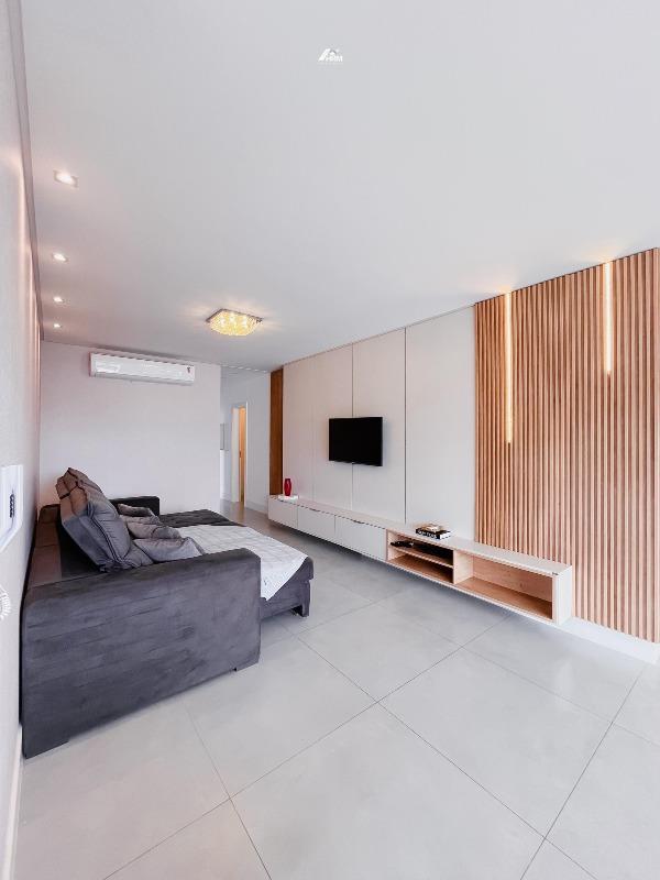 Apartamento à venda no Meia Praia: 