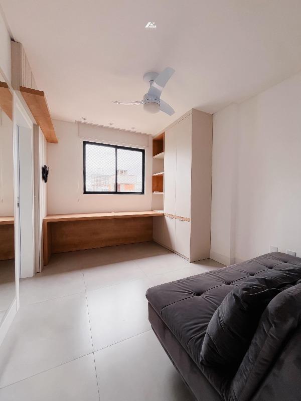 Apartamento à venda no Meia Praia: 