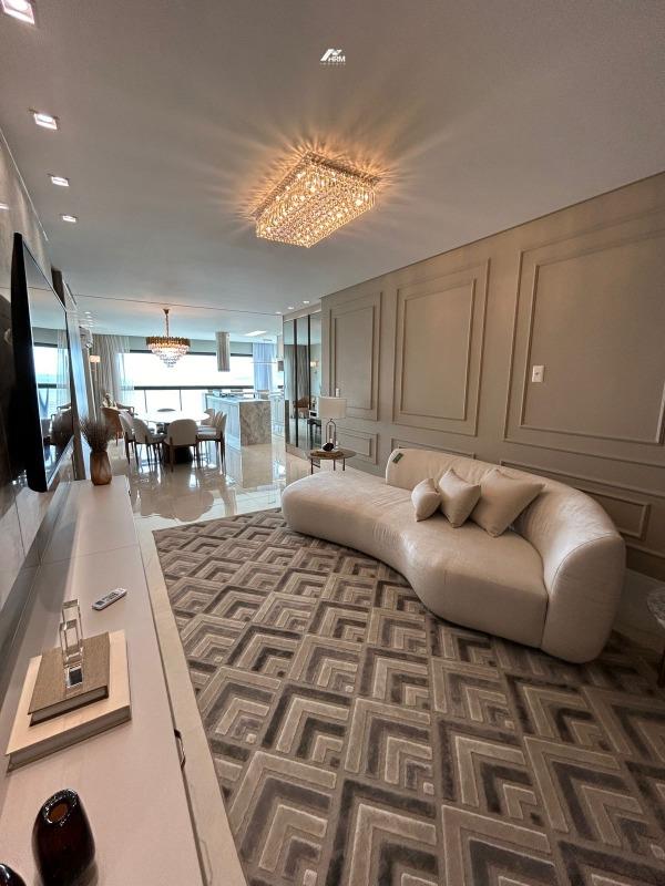 Apartamento à venda no Meia Praia: 