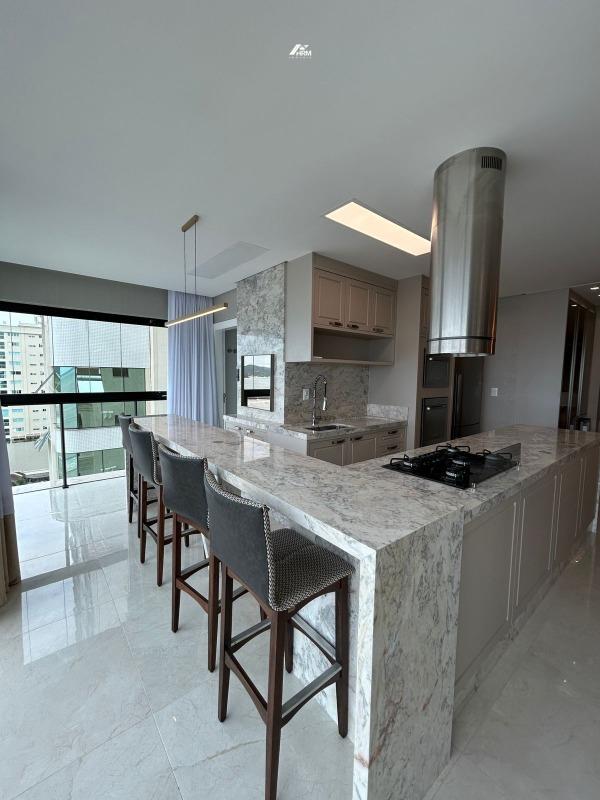 Apartamento à venda no Meia Praia: 