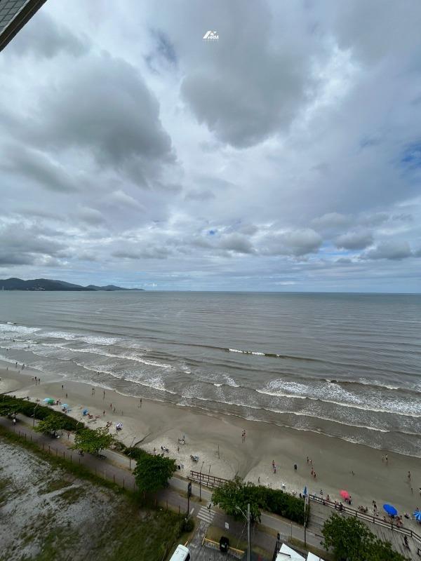 Apartamento à venda no Meia Praia: 