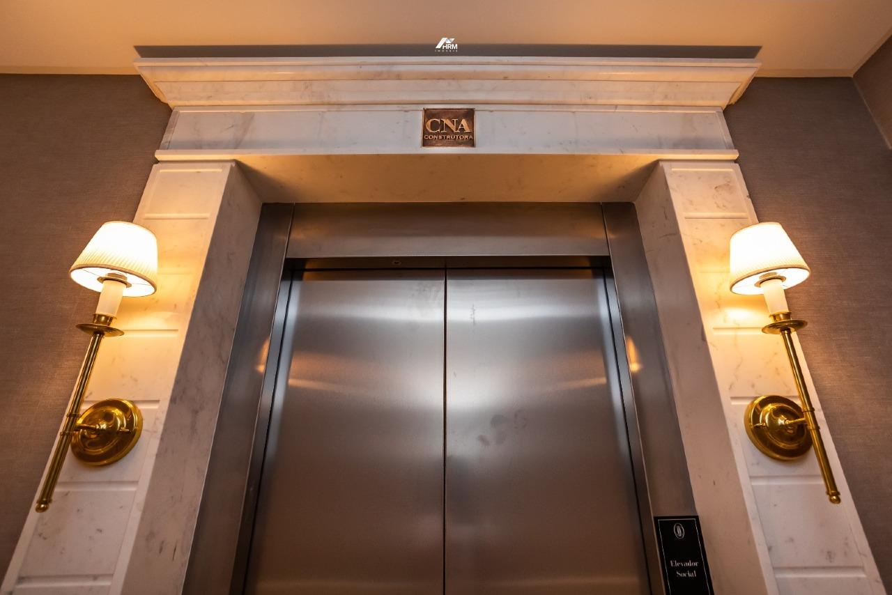 Apartamento à venda no Meia Praia: 