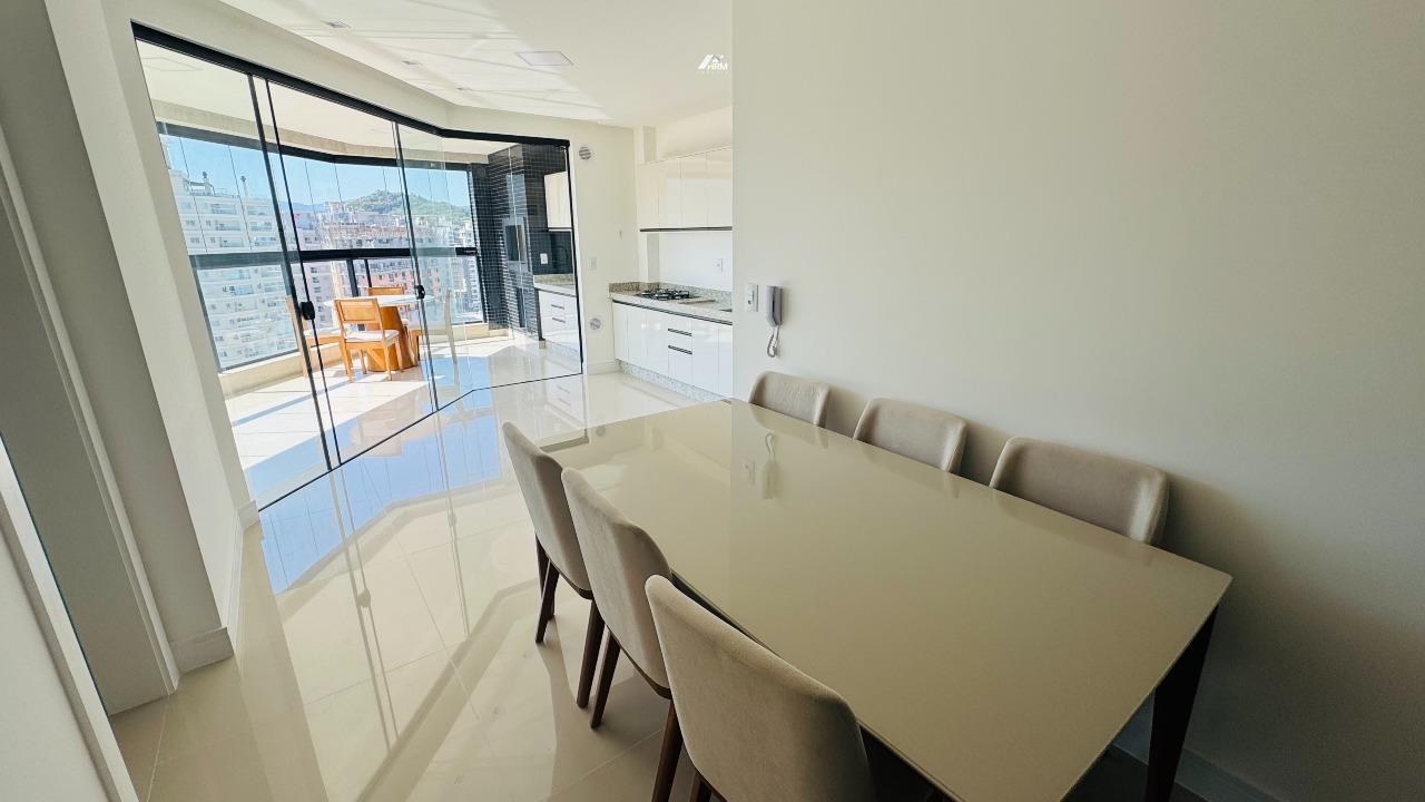 Apartamento à venda no Meia Praia: 