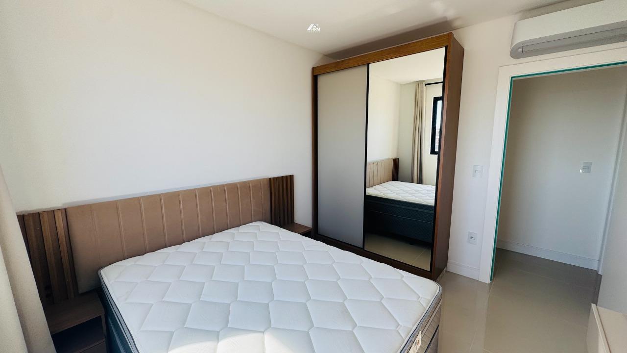 Apartamento à venda no Meia Praia: 