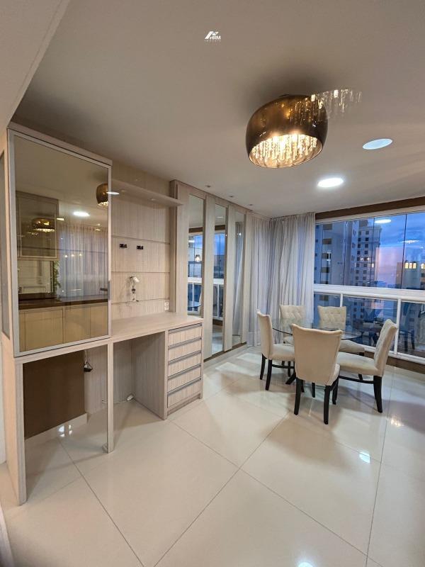 Apartamento à venda no Meia Praia: 