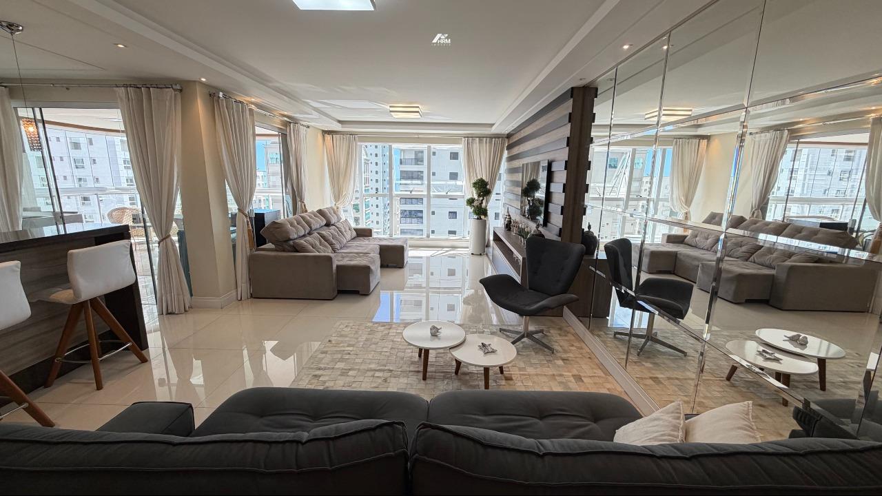 Apartamento à venda no Meia Praia: 