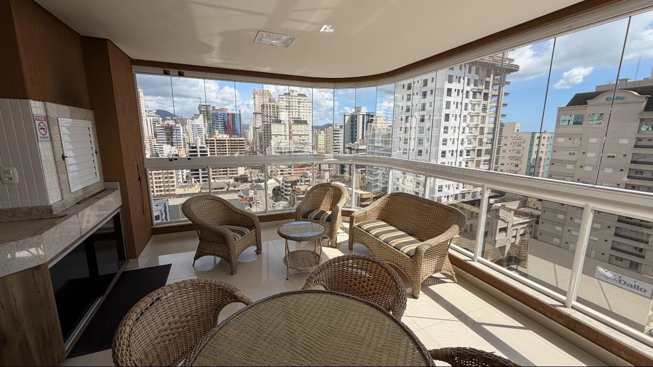 Apartamento à venda no Meia Praia: 