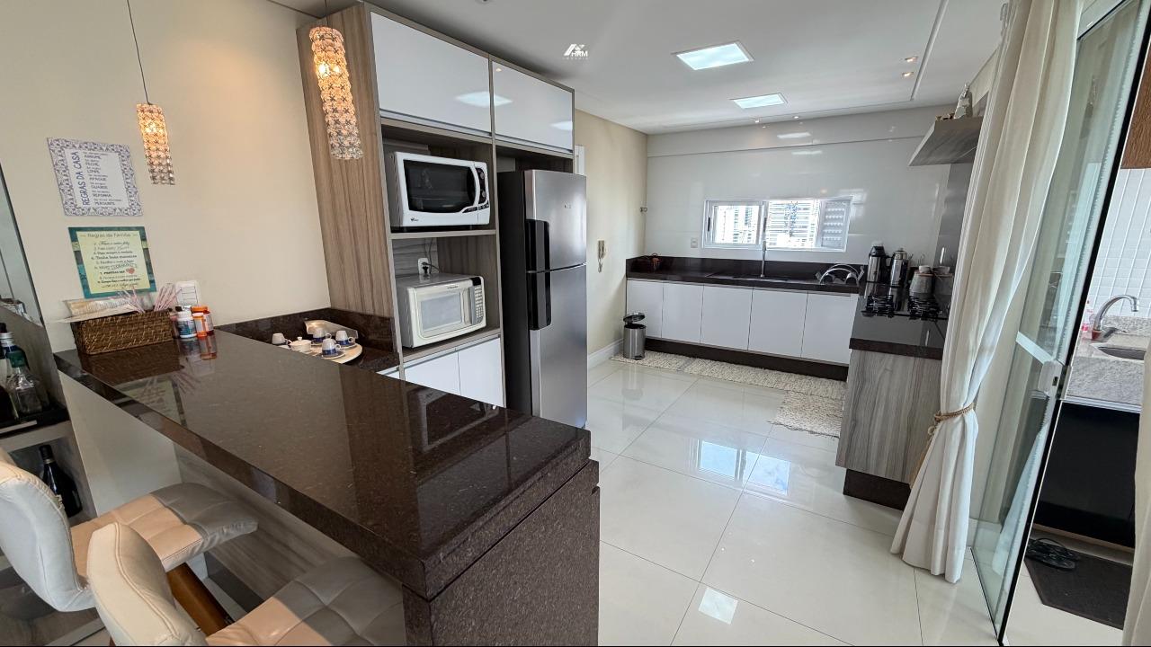 Apartamento à venda no Meia Praia: 