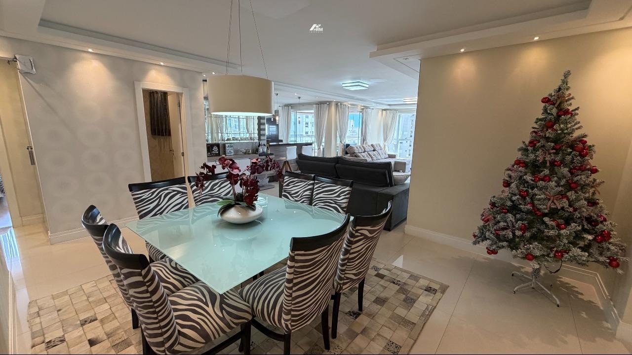 Apartamento à venda no Meia Praia: 