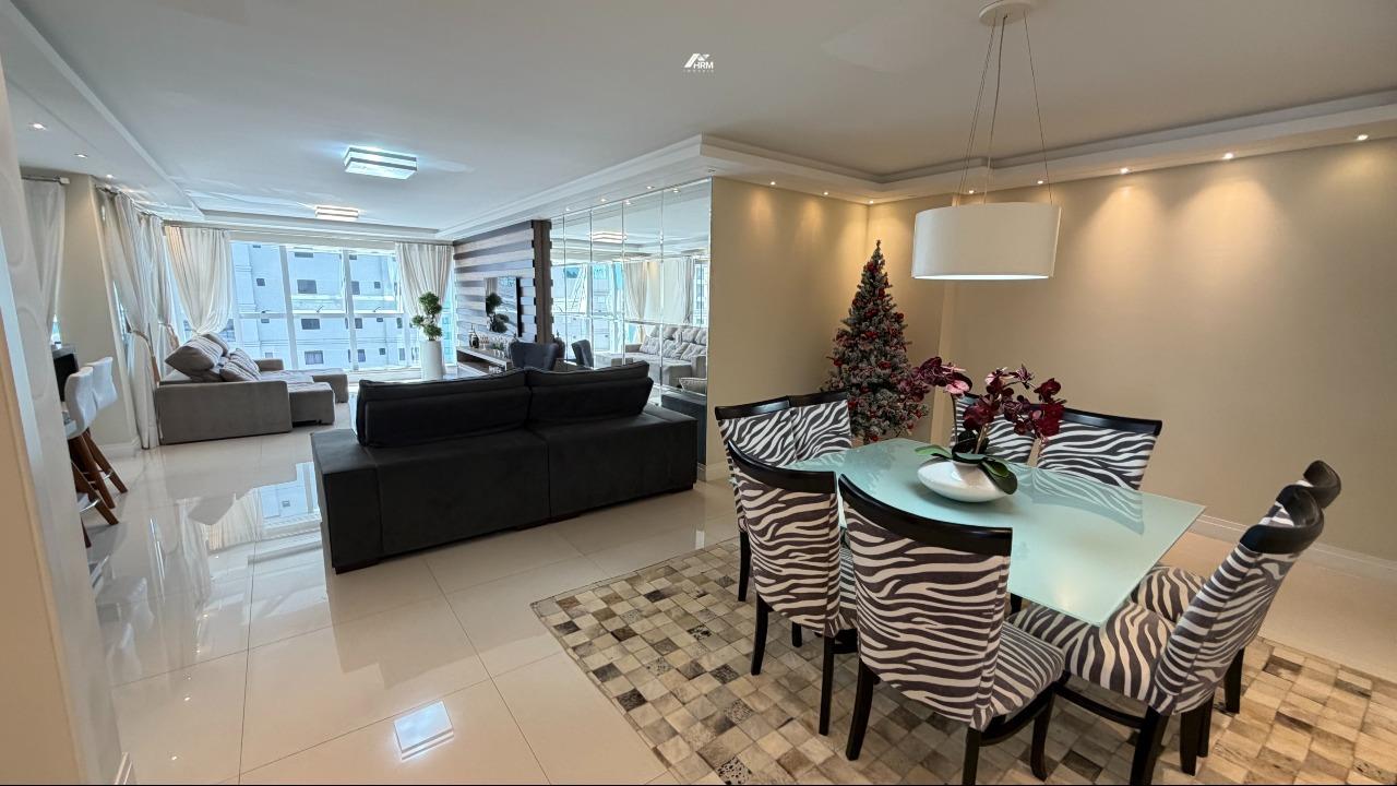 Apartamento à venda no Meia Praia: 