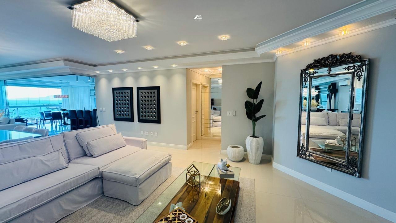 Apartamento à venda no Meia Praia: 