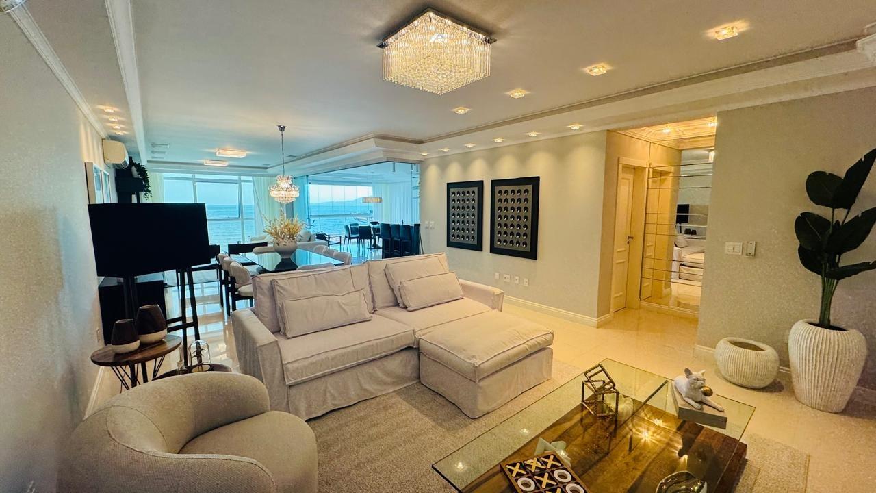 Apartamento à venda no Meia Praia: 