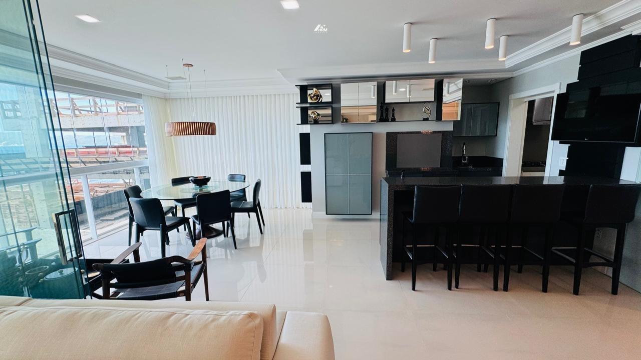 Apartamento à venda no Meia Praia: 