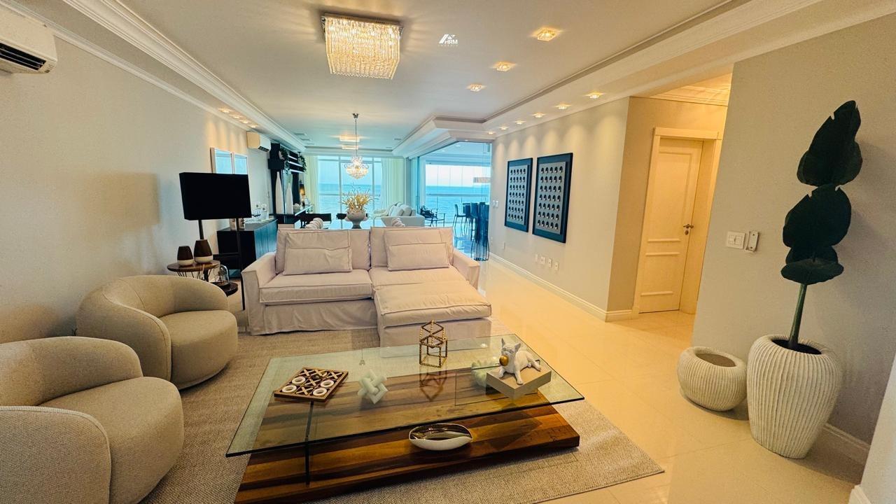 Apartamento à venda no Meia Praia: 