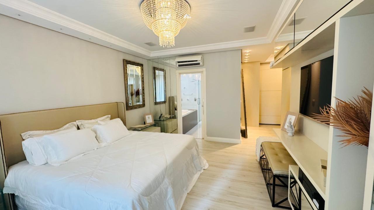 Apartamento à venda no Meia Praia: 