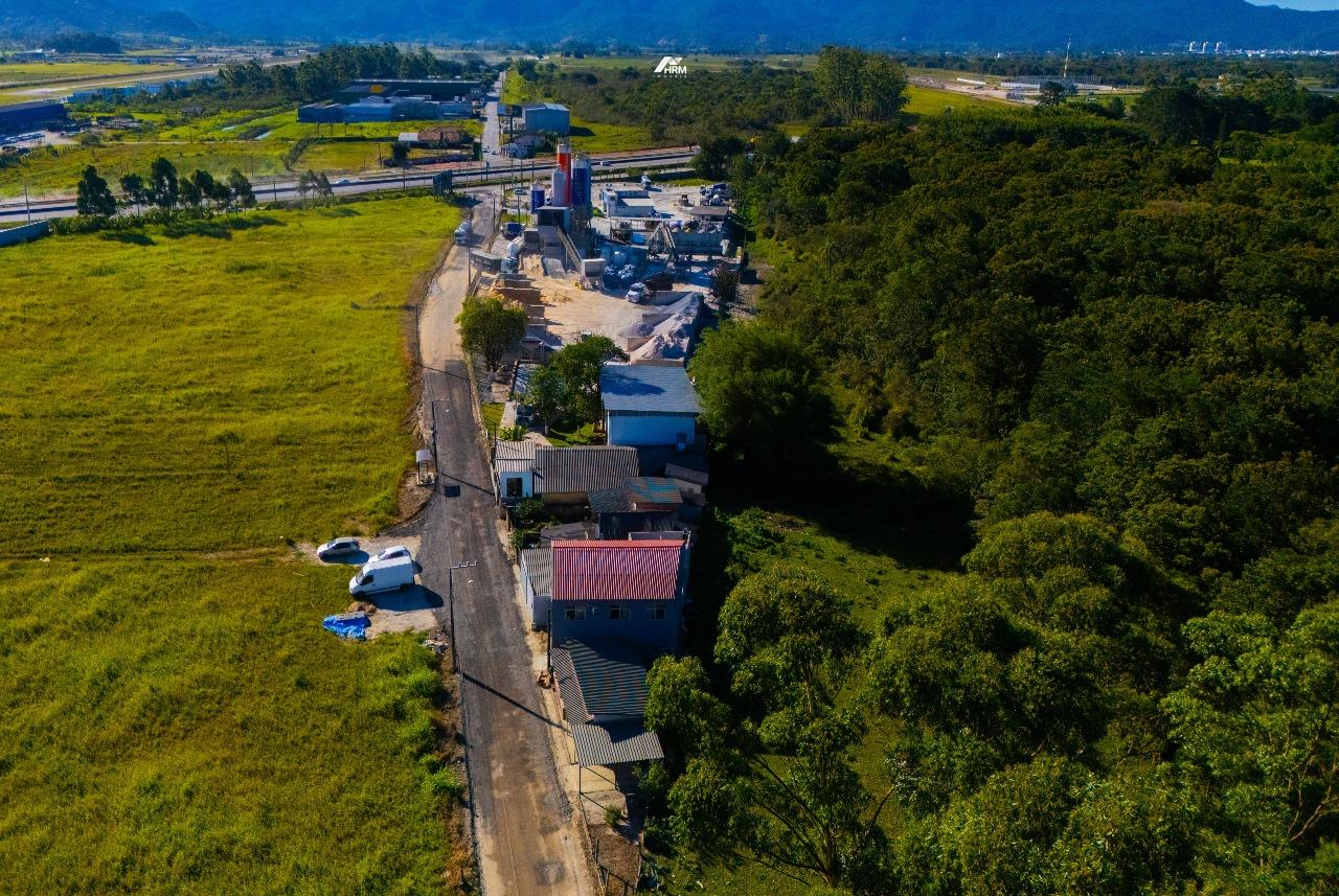 Terreno à venda no Alto Perequê: 